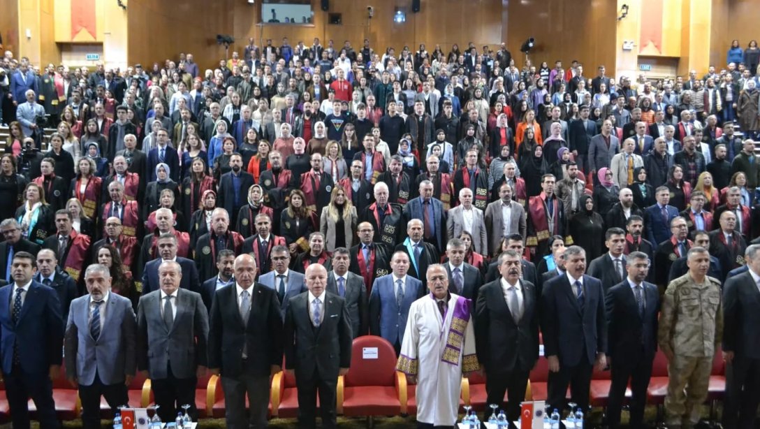 Bakan Tekin, Atatürk Üniversitesinin 2023-2024 Akademik Yılı Açılış Töreni'ne Katıldı