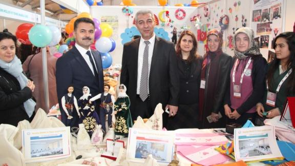 Erzurum 5. Kariyer Günleri ve İstihdam Fuarı ile Birlikte  İl Milli Eğitim Müdürlüğünce Öğrenme Şenliği Düzenlendi 