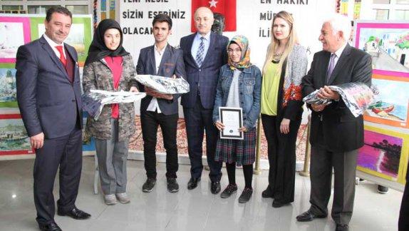 Erzurum Lisesi Öğrencileri 15 Temmuz Şehitleri Anısına Resim Sergisi Açtılar