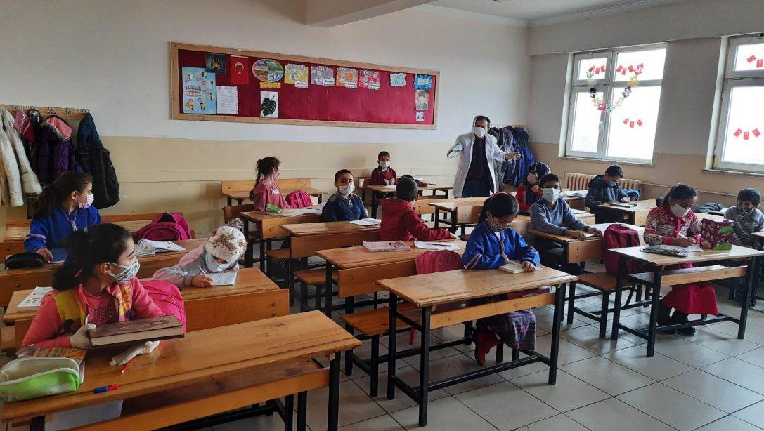 Erzurum'da Köy Okulları Yüz Yüze Eğitime Başladı