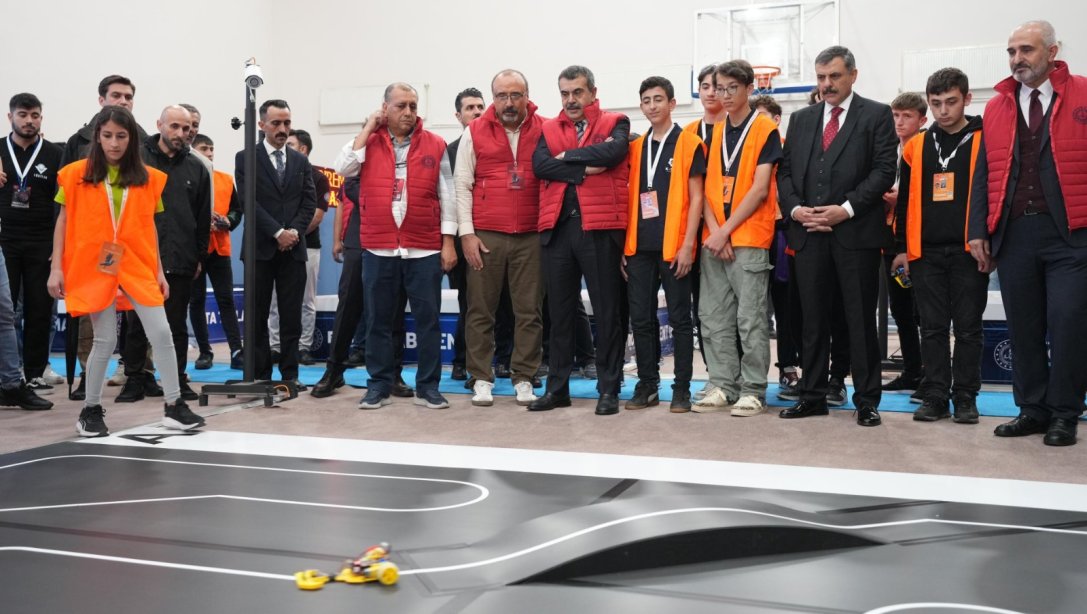 Milli Eğitim Bakanımız Sayın Yusuf TEKİN 16. Uluslararası MEB Robot Yarışması'nı Ziyaret Ettiler